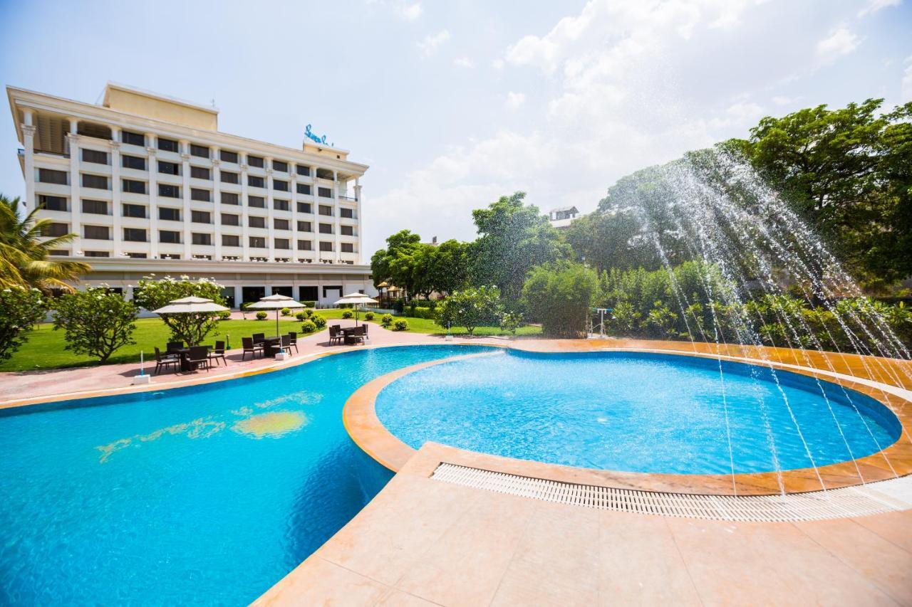 Sun-N-Sand Suites, Ширді Екстер'єр фото